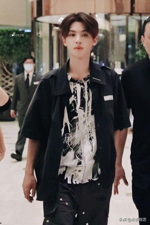 王一博肖战吃瓜星娱乐,揭秘娱乐圈背后的精彩瞬间  第2张