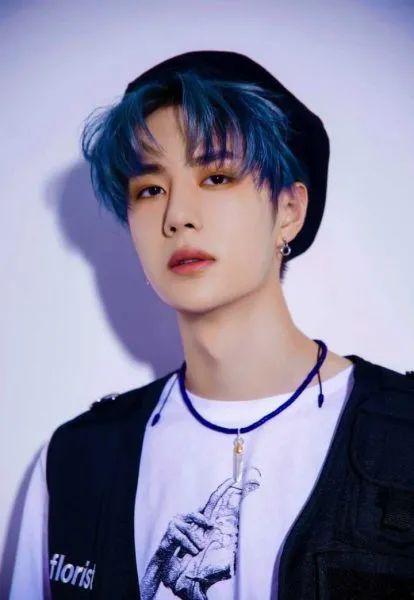 王一博肖战吃瓜星娱乐,揭秘娱乐圈背后的精彩瞬间  第3张